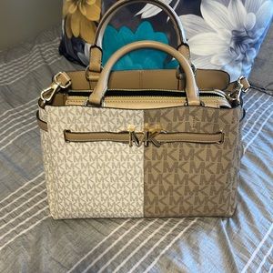 Michael Kors Reed Satchel Large Belted Purse with matching MK Card Case